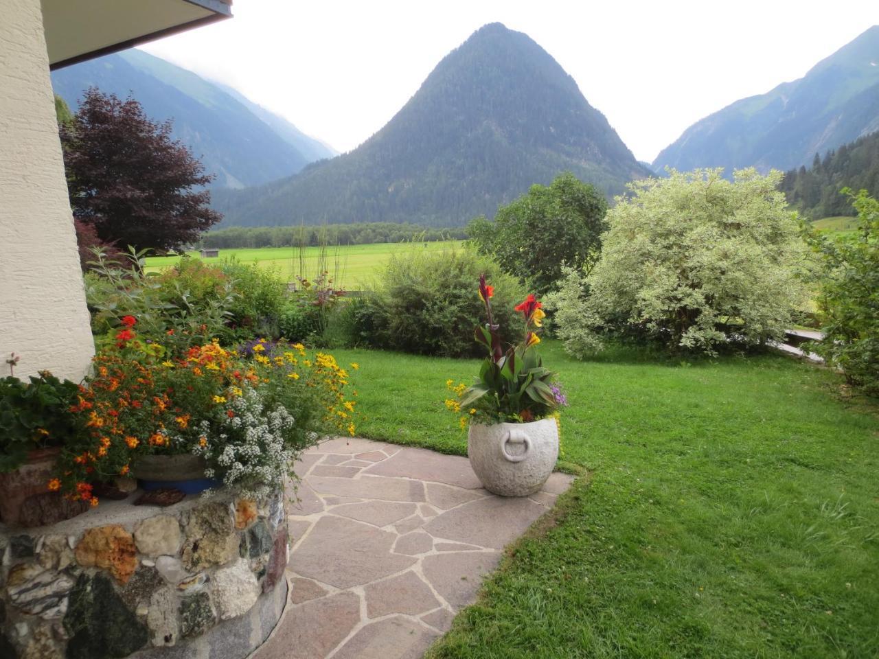 Gaestehaus Scharler Neukirchen am Grossvenediger Luaran gambar